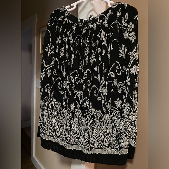 Alfred Dunner size 12 midi skirt. Pleated with elastic waist. Black & white - Picture 1 of 4